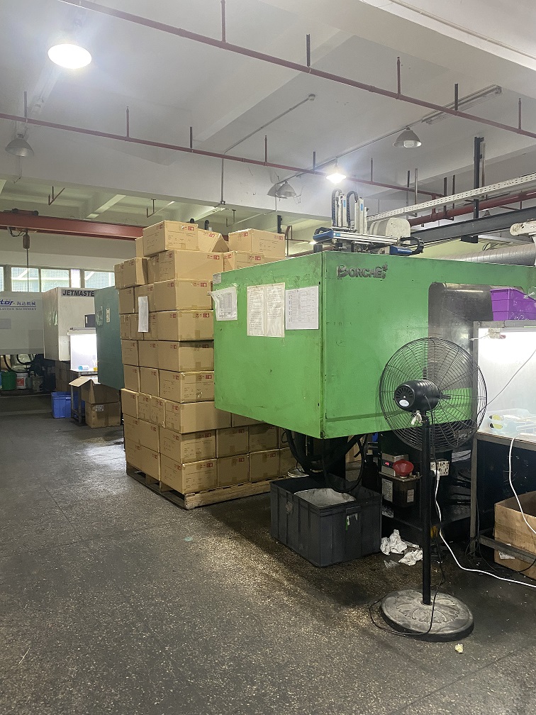 FengWineCup factory floor — injection molding machines and packed orders ready for shipment, Dongguan China